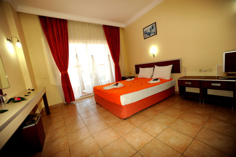 Otel Sayanora 4*